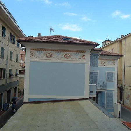 Appartamento Stella Marina In Pieno Centro Di Pietra Ligure Sulla Passeggiata E A Un Passo Dal Mare Exteriör bild