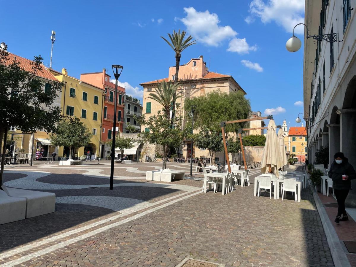 Appartamento Stella Marina In Pieno Centro Di Pietra Ligure Sulla Passeggiata E A Un Passo Dal Mare Exteriör bild