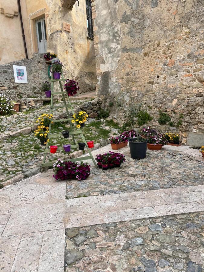 Appartamento Stella Marina In Pieno Centro Di Pietra Ligure Sulla Passeggiata E A Un Passo Dal Mare Exteriör bild