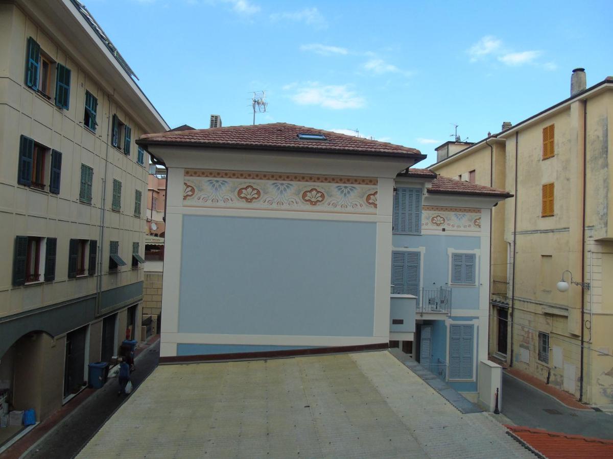Appartamento Stella Marina In Pieno Centro Di Pietra Ligure Sulla Passeggiata E A Un Passo Dal Mare Exteriör bild