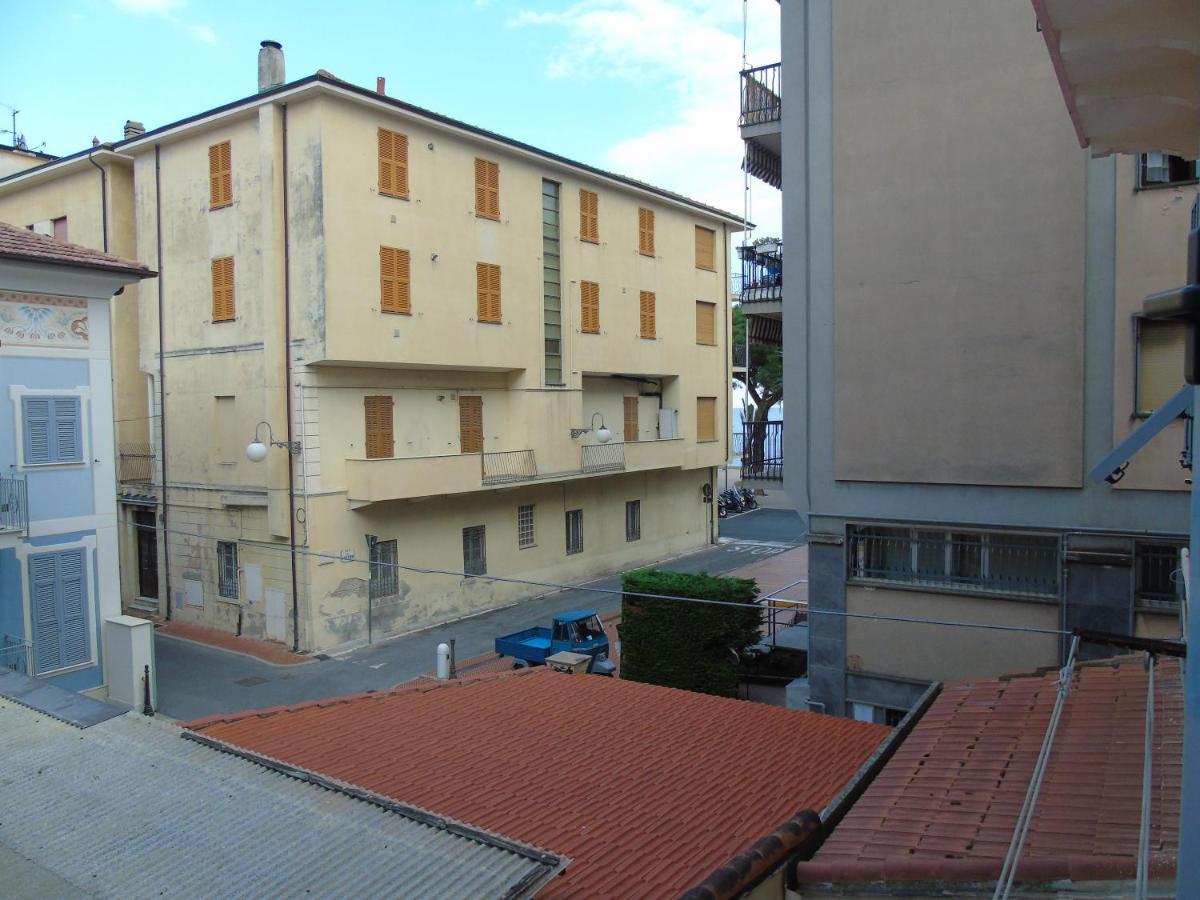 Appartamento Stella Marina In Pieno Centro Di Pietra Ligure Sulla Passeggiata E A Un Passo Dal Mare Exteriör bild
